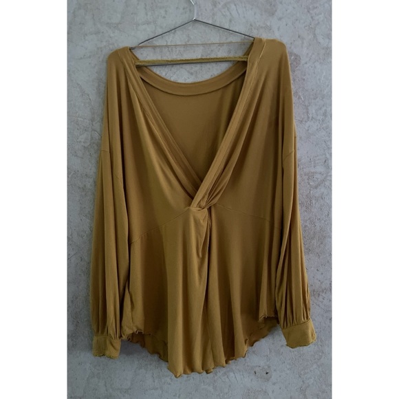 🌼SOLD 10/04/2024🌼Free People Mustard yellow billowy sleeve plunge backless top - Picture 4 of 7